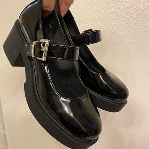 Patent Mary Jane heeled shoes